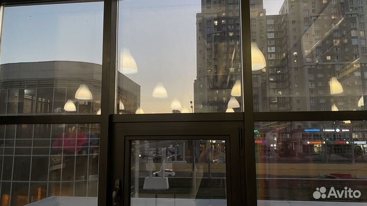 Аренда рейла в магазине женской одежды