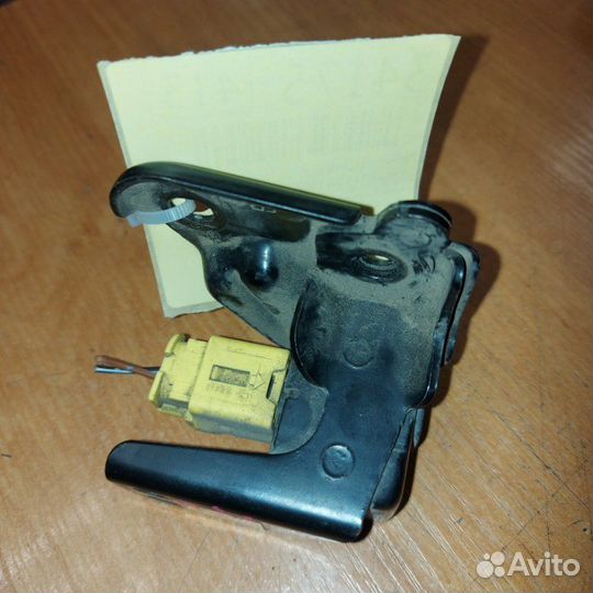 Датчик удара передний Toyota Rav4 20 2000-2005