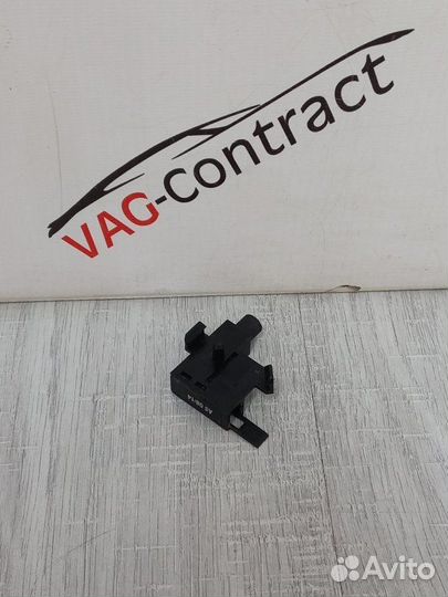 Выключатель концевой стояночного тормоза Skoda