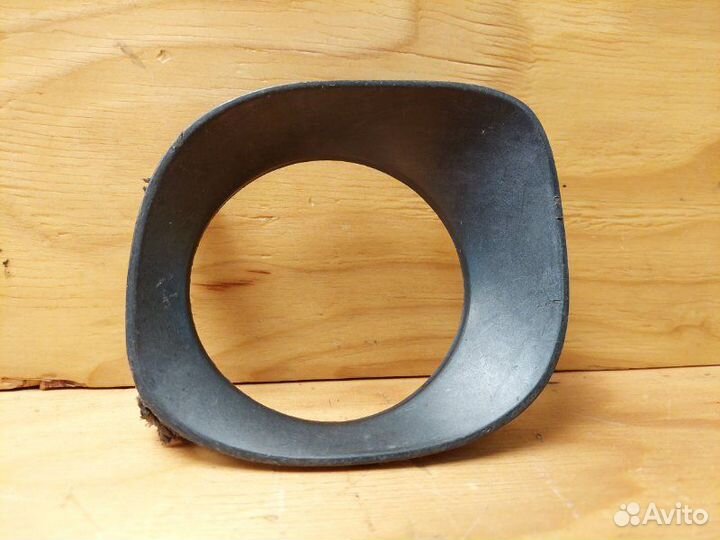 Заглушка в бампер прав. перед. toyota allion