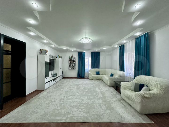 Коттедж 381,9 м² на участке 12,2 сот.