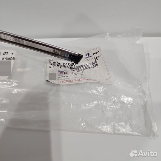 Молдинг правой двери hyundai santa fe 4 82860S1000