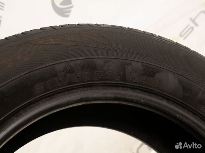 Kumho I'Zen KW31 215/60 R16