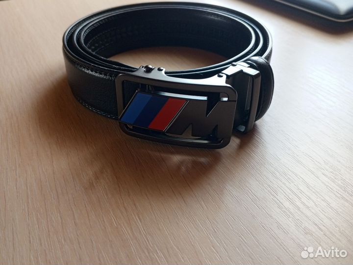 Мужской кожаный ремень черный