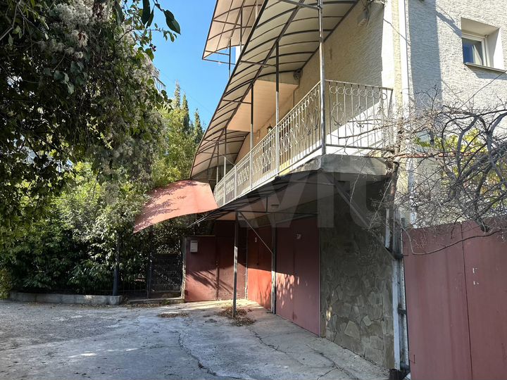 Дом 287 м² на участке 5,5 сот.