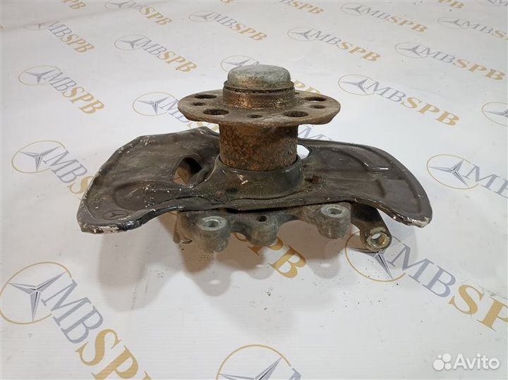 Кулак передний левый Mercedes C-Class W204