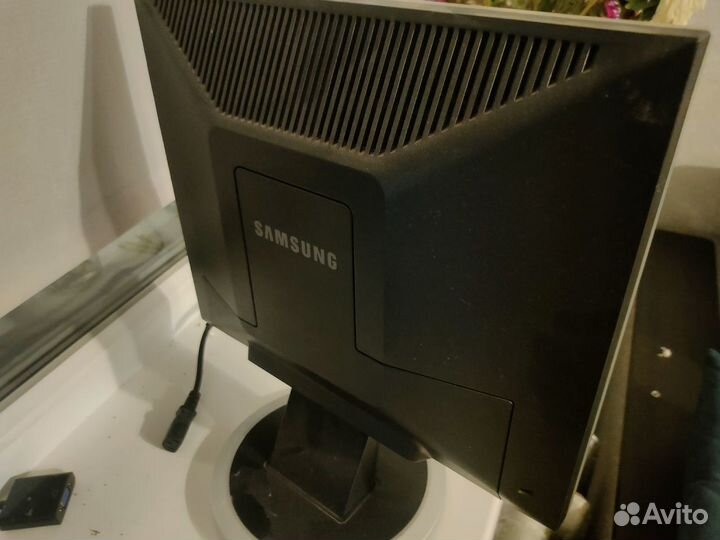 Монитор Samsung SyncMaster 740n