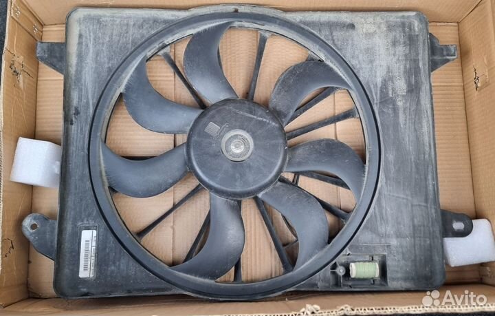 Вентилятор охлаждения Dodge Challenger