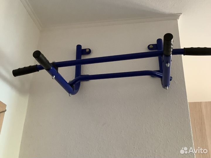 Турник настенный