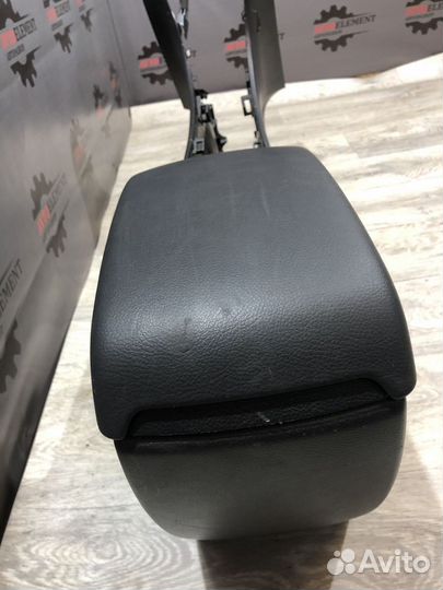 Подлокотник Мазда 3 BL