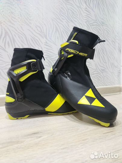 Лыжные ботинки