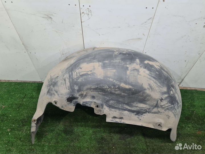 Подкрылок задний правый 7L6810972A Touareg 03-10 г