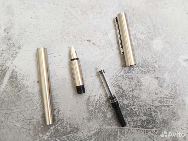 Перьевые ручки в металлическом корпусе, 2 цвета