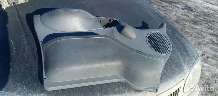 Обшивка левой двери Ford transit 155