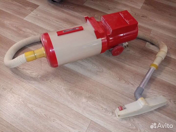 Пылесос Ракета 77