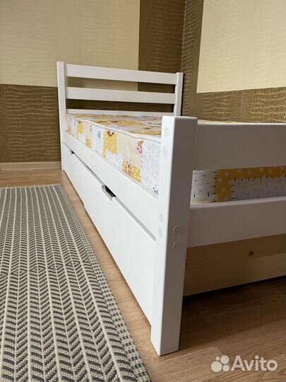 Кровать детская подростковая из массива