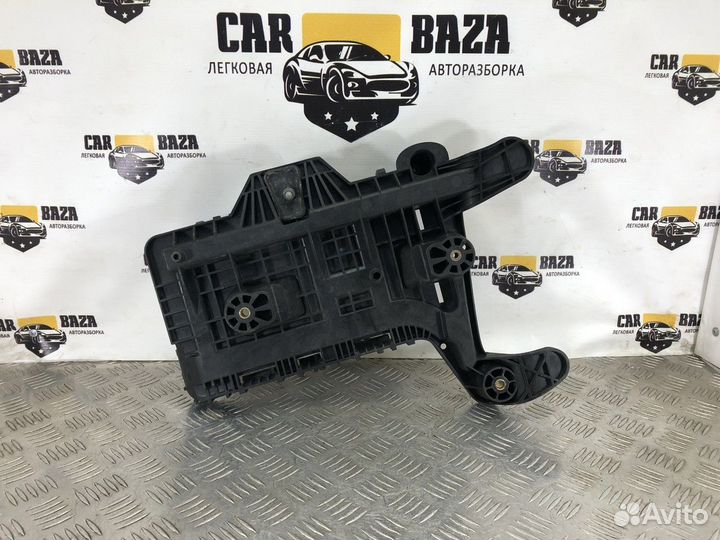 Крепление аккумулятора