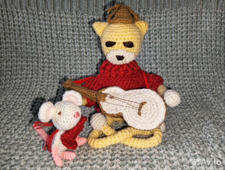 Вязаные игрушки кот и мышь
