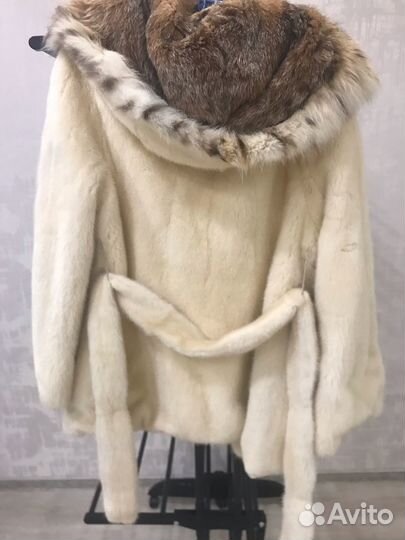 Шуба норковая белая с капюшоном