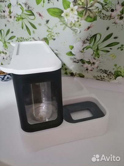 Кормушка для кошек и собак