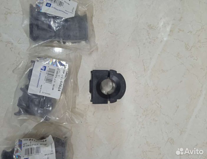 Передняя втулка стабилизатора Chevrolet Malibu 9