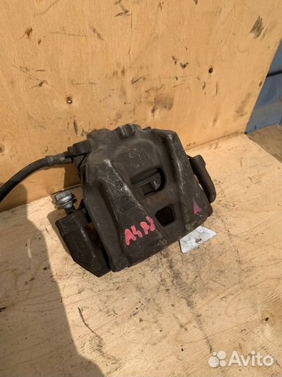 Тормозной суппорт Ауди А4 В8 передний левый
