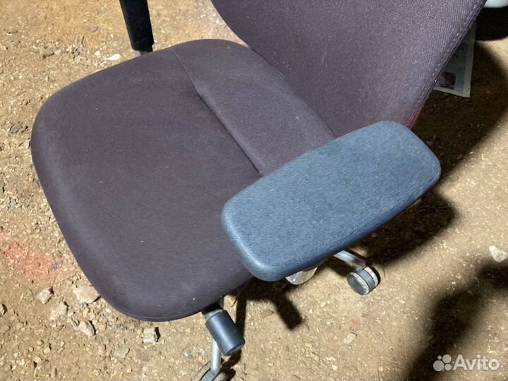 Офисное кресло