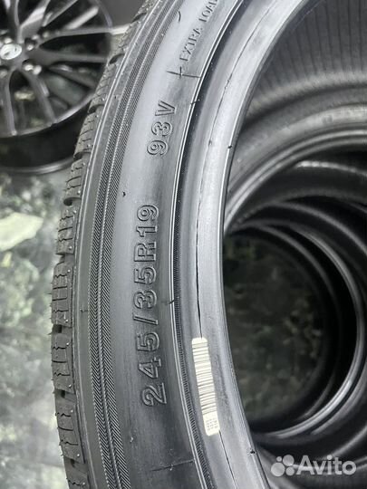 Gripmax SureGrip Pro Winter 245/35 R19 и 275/30 R19 93V