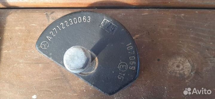 Кронштейн опоры двигателя Mercedes C-Class W203