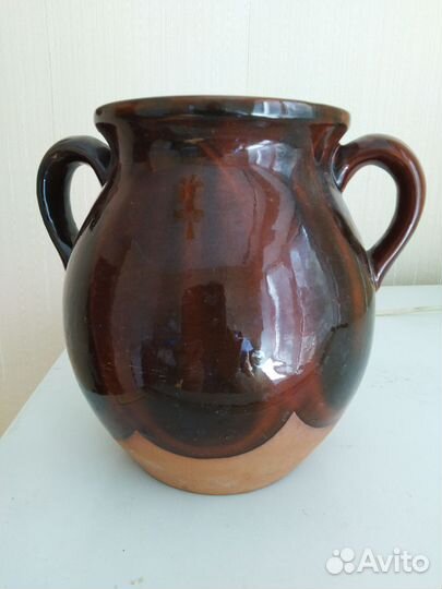 Глиняный кувшин старинный