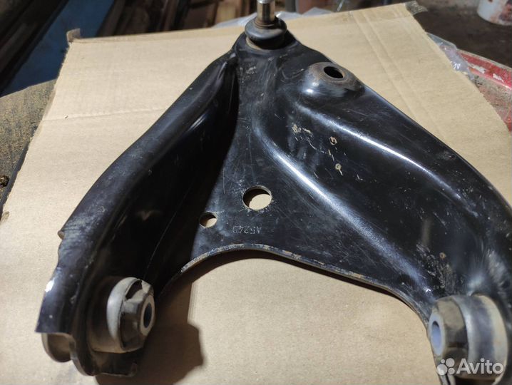 Рычаг правый Рено логан 2