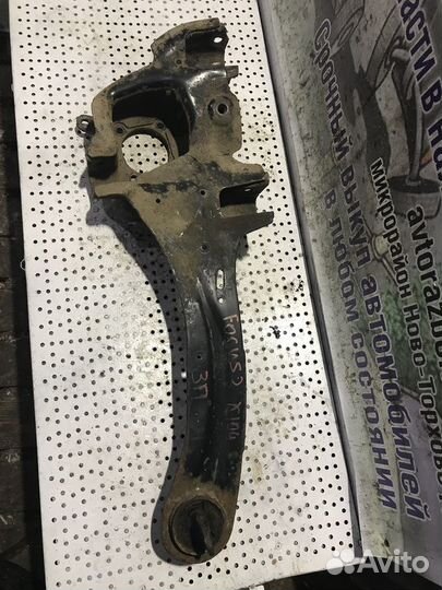 Кулак задний левый Ford Focus 2