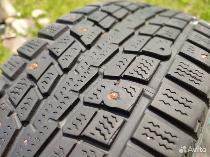 Dunlop SP Winter Ice 01 205/60 R16 92T