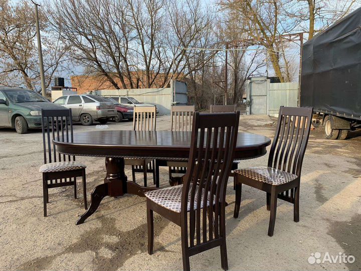 Стол и стулья