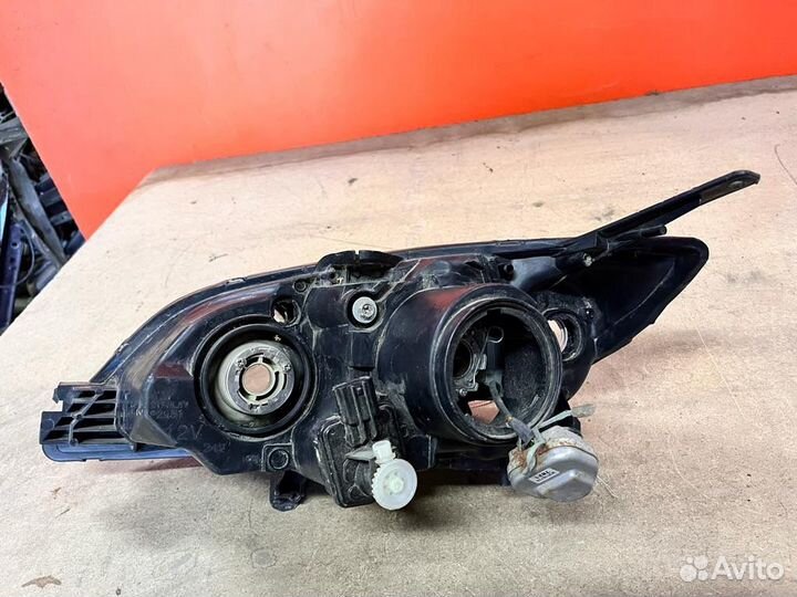 Фара передняя правая Mazda 3