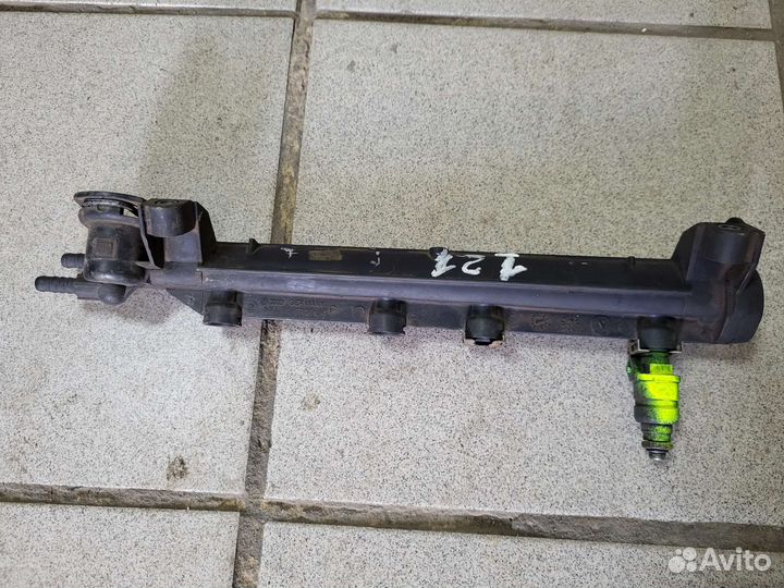 Рампа топливная skoda octavia 1 1,6 AKL