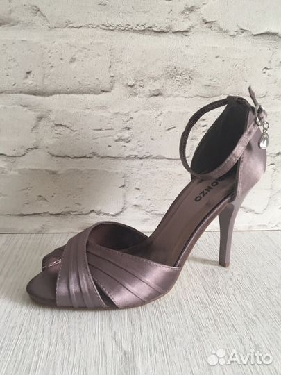 Новые атласные босоножки 37 размер