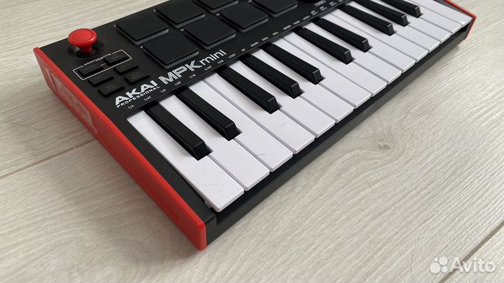 Миди клавиатура akai mpk mini mk3