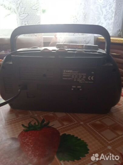 Радиоприемник и магнитофон СССР