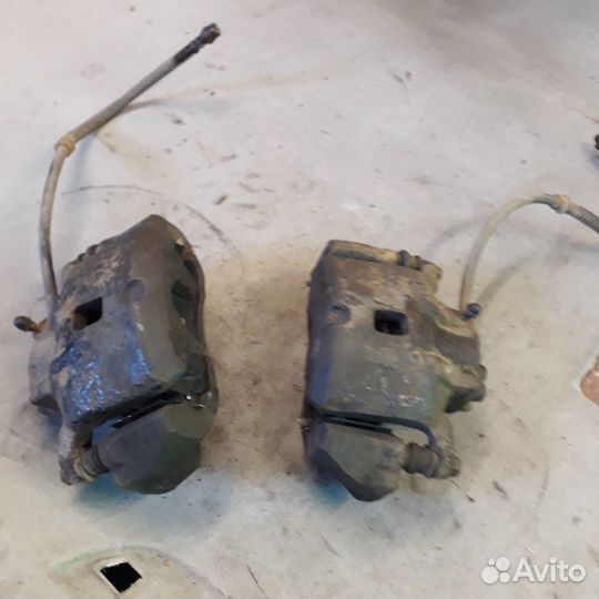 Суппорт передний левый правый Мицубиси Лансер 9