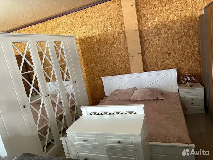 Спальный гарнитур