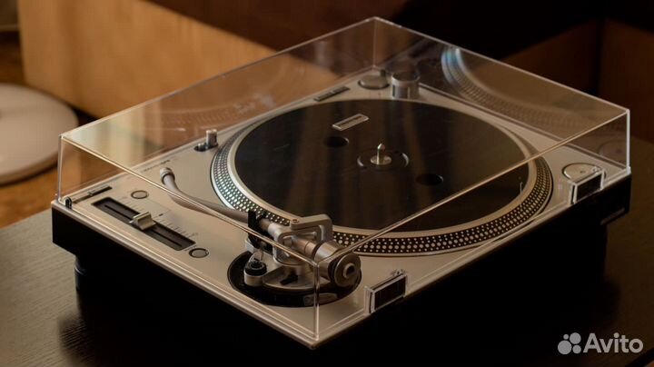 Проигрыватель винила Audio-Technica AT-LP140XP