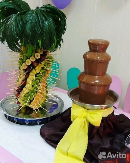 Шоколадный фонтан и фруктовая пальма