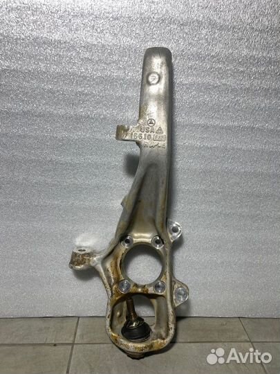 Кулак поворотный передний правый Mercedes-Benz