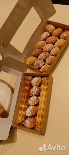 Вафельные трубочки и орешки