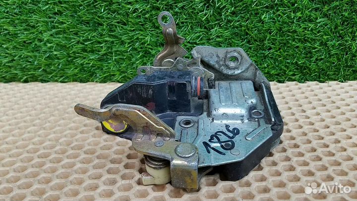 Замок двери передний правый Mercedes E320 W124