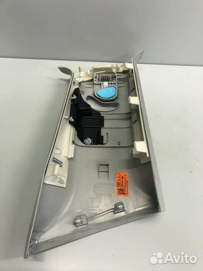 Обшивка центральной стойки левая верхняя Tesla