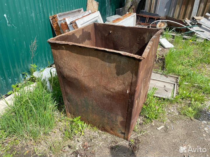 Бак мусорный металлический