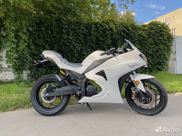 Электромотоцикл Yamaha R3