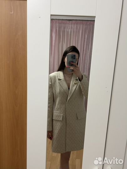 Пальто женское бежевое 46